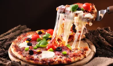 Google yapay zekasından pizza tarifi: “Şimdi hamura biraz da tutkal katın”