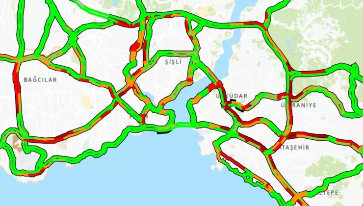 İstanbul’da haftanın ilk iş günü trafik kilitlendi