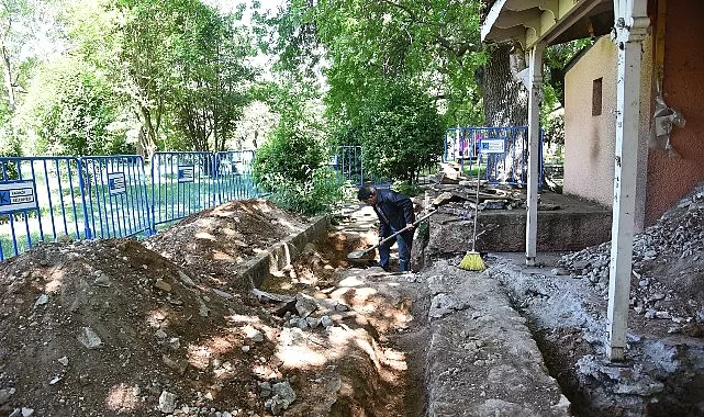 kadikoy belediyesi fenerbahce parkinda bulunan osmanli donemine ait oldugu bilinen yaklasik 600 yillik fener IhIURjJj jpg