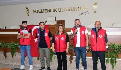 Karabağlar Belediye Başkanı Helil Kınay, DİSK Genel-İş 5 No’lu Şube’nin 1 Mayıs açıklamasına katıldı