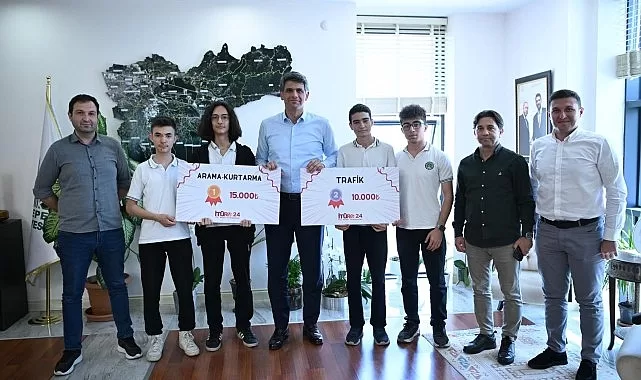 Kartepe Belediyesi Genç Akademi öğrencileri İTÜ Robot Olimpiyatları’nda birincilik elde ederek büyük bir başarıya imza attılar