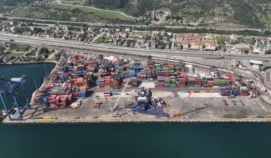 Kocaeli’deki liman kazasının ardından enkaz kaldırma çalışması sürüyor