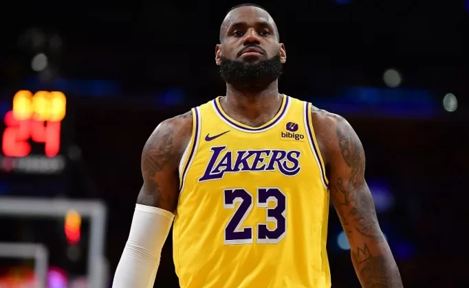 LeBron, Lakers’ın koç arayışına “dahil olmayacak”