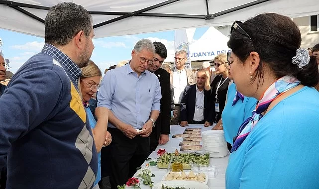 Mudanya Belediyesi Turizm Haftası etkinlikleri kapsamında Girit yemekleri ve lezzetleri Mütareke Meydanı’nda düzenlenen “Girit Mutfağı Lezzet Şöleni” etkinliğinde tanıtıldı