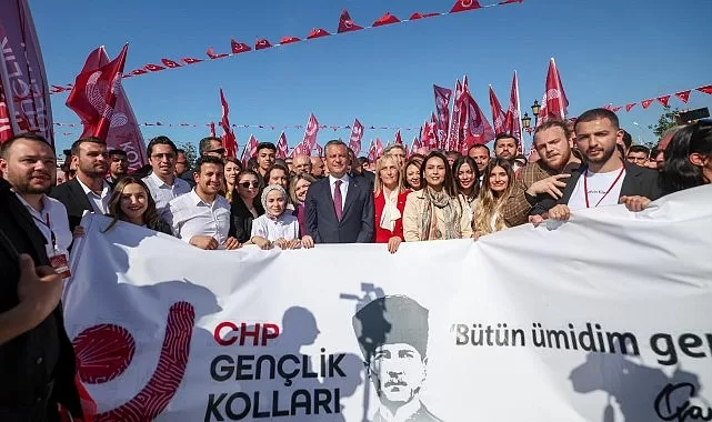 Samsun’da 19 Mayıs coşkusu Başkan Tugay kortej yürüyüşü ve törene katıldı
