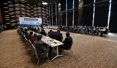 Selçuklu Belediye Başkanı Ahmet Pekyatırmacı,Selçuklu’da 31 Mart Yerel Seçimleri sonrasında göreve gelen muhtarlarla istişare ve tanışma toplantısında bir araya geldi
