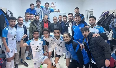 Uçhisar Belediye Başkanı Abdullah Çamcı, Hisarsporun amatör lig maçını tribünden seyretti
