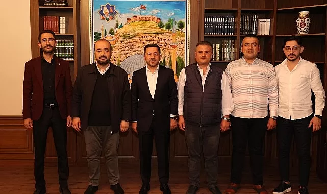 Yeniden Refah Partisi Nevşehir İl Başkanı Abdulgani Altınışık, Nevşehir Belediye Başkanı Rasim Arı’ya ‘hayırlı olsun’ ziyaretinde bulundu