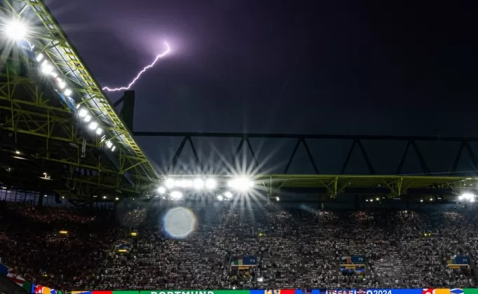 Almanya – Danimarka maçına yağmur pürüzü