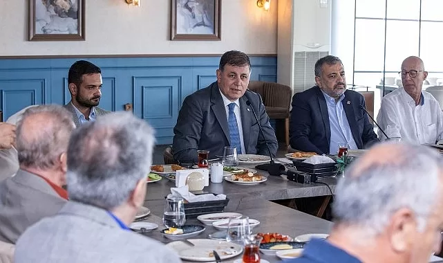 Başkan Tugay CHP yöneticileriyle buluştu “Bizim için Cumhuriyet esastır”