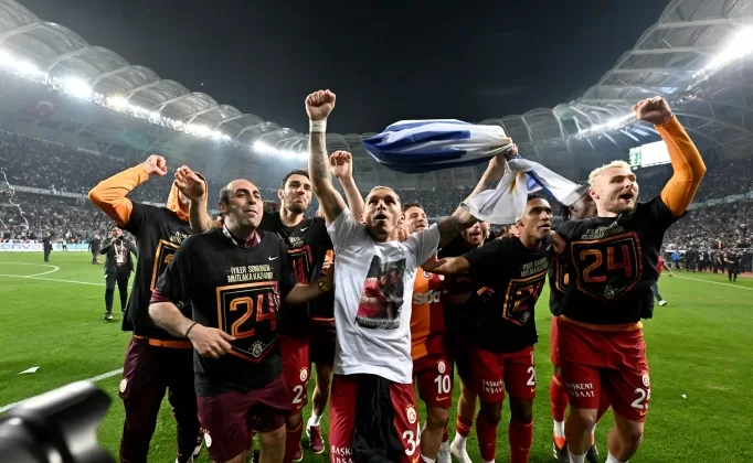CANLI | Galatasaray’da kupa merasimi