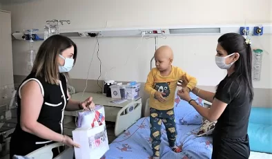 Çocuk hastalara moral ziyareti