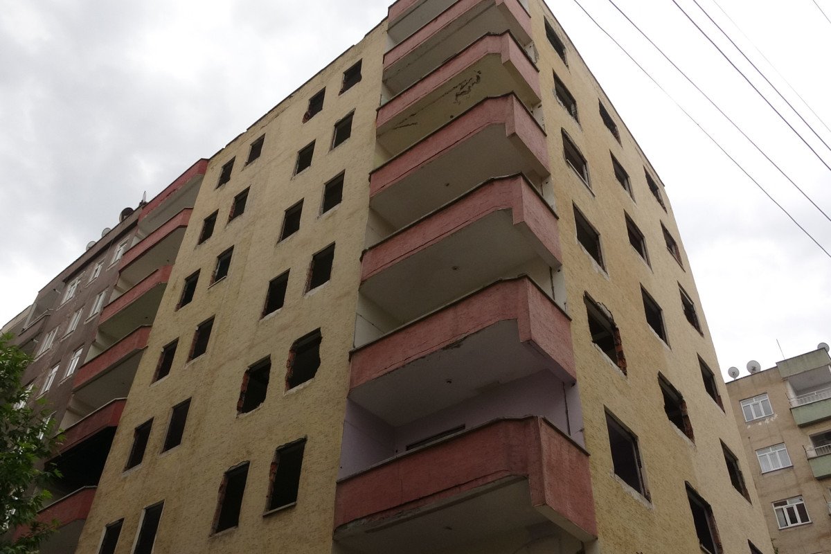 diyarbakirda hasarli binalar yikilmayi bekliyor 2 9KTulBXd