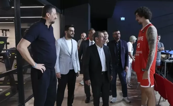 Dursun Özbek, Basketbol Gelişim Merkezi’ni ziyaret etti
