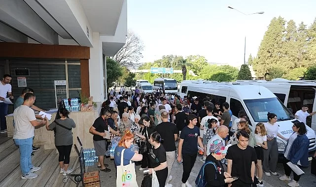 Efes Selçuk Belediyesi YKS’ye (Yükseköğretim Kurumları Sınavı) girecek olan Efes Selçuk’lu öğrencileri bu yıl da yalnız bırakmadı