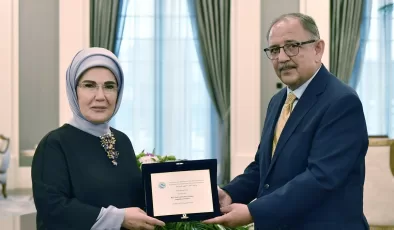 Emine Erdoğan, ‘Sıfır Atık’ projesine verilen prestijli ödülü teslim aldı