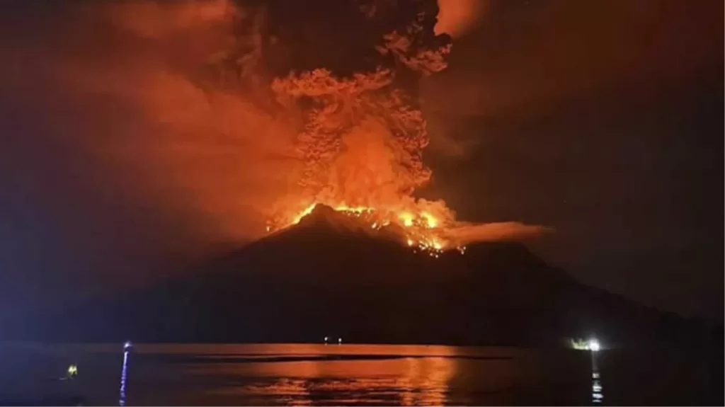 endonezyada yanardag patladi kuller komsu ulkeye ilerliyor 3NRtyfb2