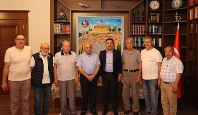 Eski Anavatan Partisi Genel Sekreteri ve 20. Dönem Nevşehir Milletvekili Abdulkadir Baş, Nevşehir Belediye Başkanı Rasim Arı’yı ziyaret etti