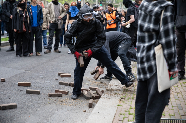 fransadaki 1 mayis kutlamalarinda polisten eylemcilere sert mudahale 1 9TeCg3N9