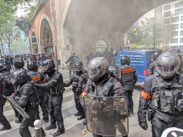 fransadaki 1 mayis kutlamalarinda polisten eylemcilere sert mudahale 4