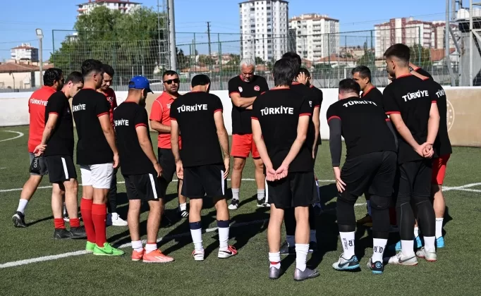Görme Engelli Ulusal Futbol Ekibi, Paralimpik Oyunları için Kayseri’de güç depoluyor