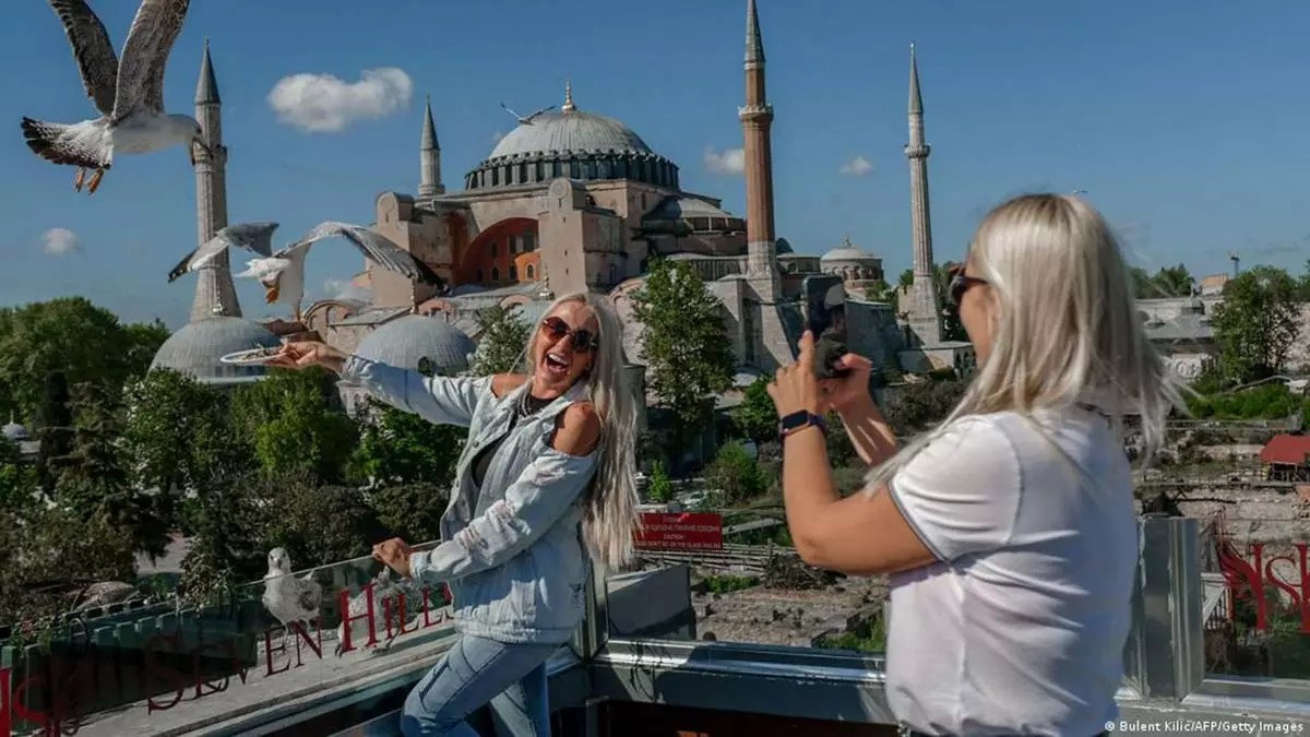 istanbula yabanci turist akini uc ayda 3 milyon 766 bin kisi geldi 0 qi7tg5Fh