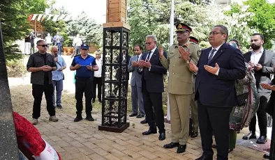Keçiören Belediye Başkanı Dr. Mesut Özarslan’ın ev sahipliğinde Keçiören’deki Peşaver Şehitleri Anıtı’nı ziyaret etti