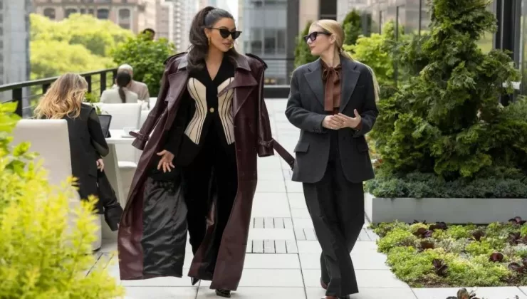 Kim Kardashian 37 bin dolarlık minik çantasında bakın ne taşıyor!