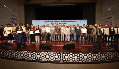 Konya Büyükşehir Çalışan Gençlik Meclisi Öğrenciler İçin Şed Kuşanma Töreni Düzenledi