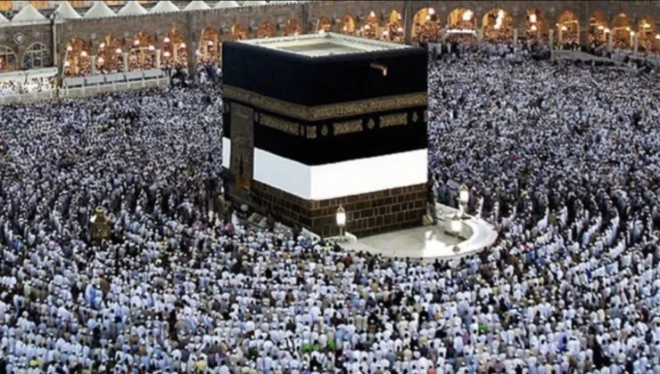Milyonlarca Müslüman Kabe’de Cuma namazında buluştu