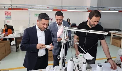 Nevşehir Belediye Başkanı Rasim Arı, Nissa Buklet Fabrikasında incelemelerde bulunarak üretim ve pazarlama faaliyetleri hakkında bilgi aldı