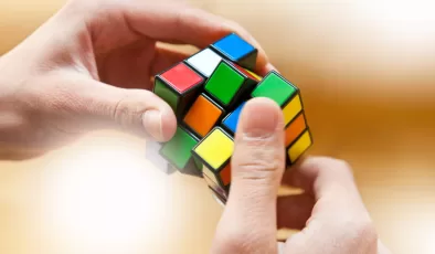 Normal bir insan farklı Rubik küpü 30 saniyede buluyor, siz kaç saniyede bulabileceksiniz?