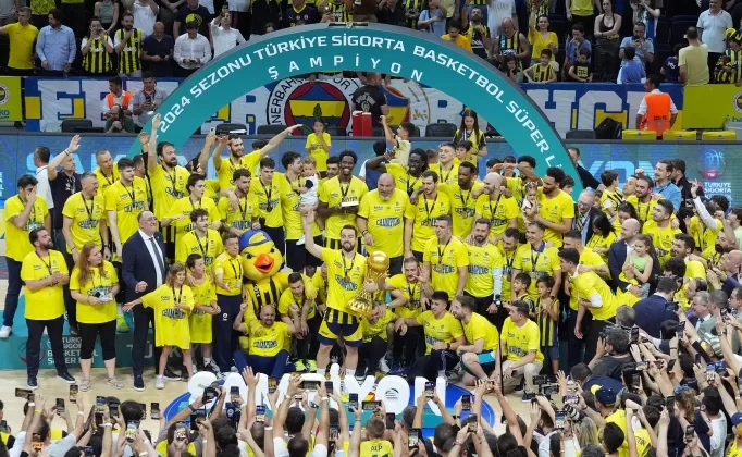 Şampiyon Fenerbahçe Beko, kupasını aldı
