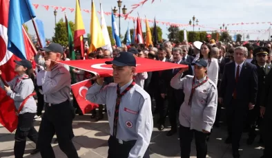 Samsun’da Atatürk’ü temsil eden bayrak karaya çıktı