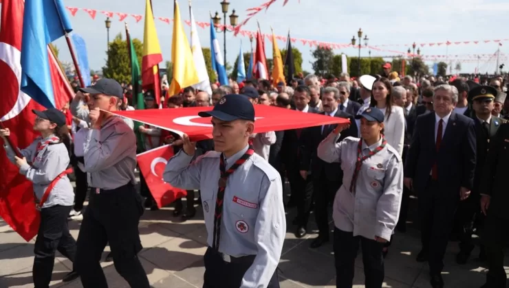 Samsun’da Atatürk’ü temsil eden bayrak karaya çıktı