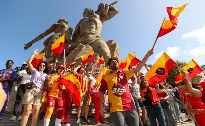 Senegal’deki Galatasaray taraftarlarından şampiyonluk kutlaması