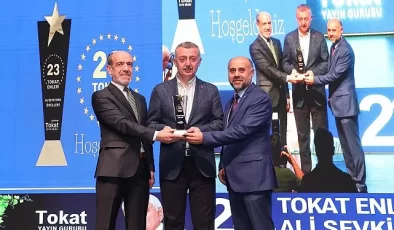Tokat’ın En’leri Şevki Erek Ödül Töreninde Başkan Büyükakın’a jüri özel ödülü takdim edildi