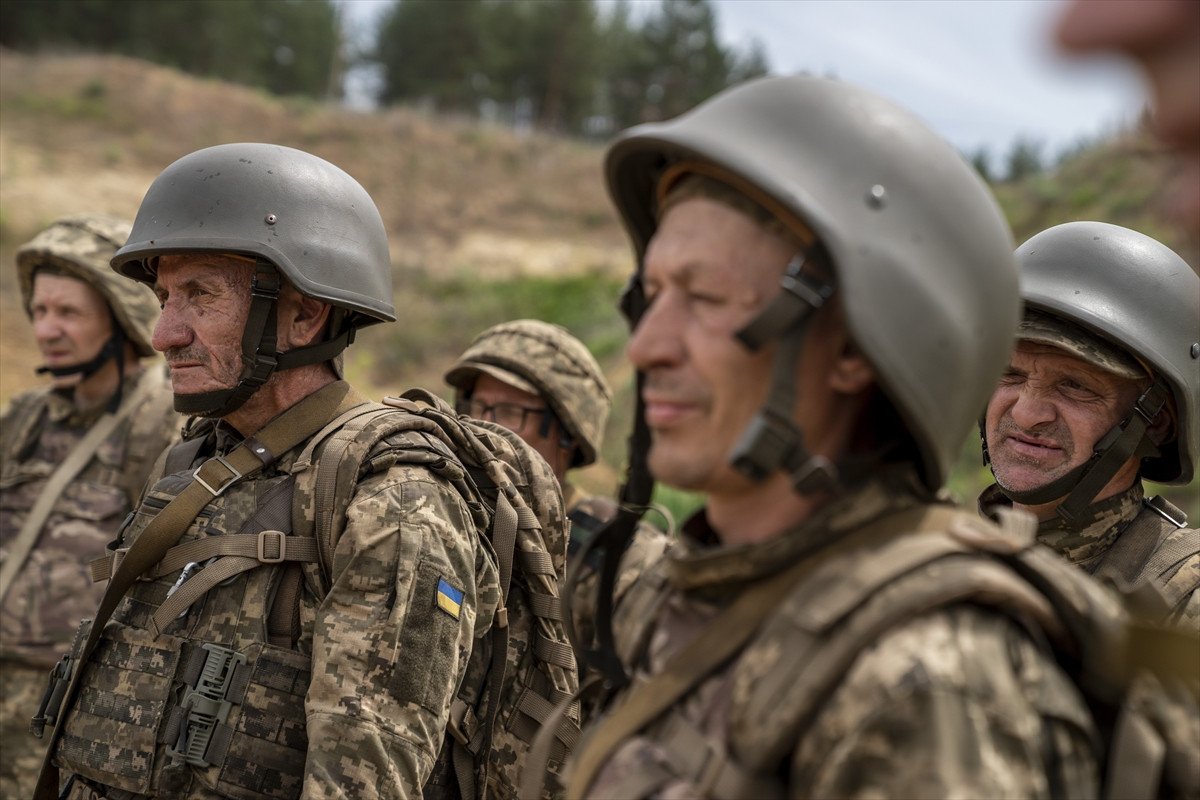 yasi ilerlemis ukranyali askerlerin egitimleri suruyor 0 9PL1gJr1