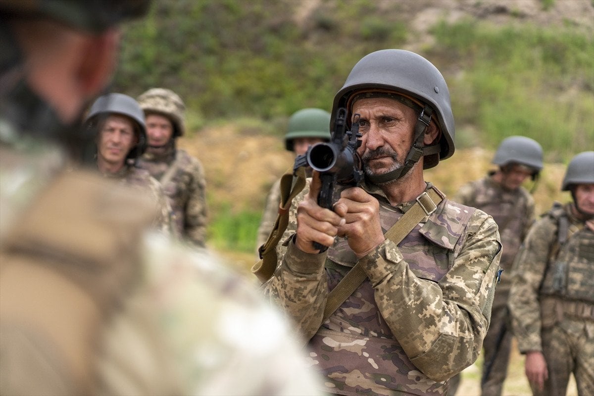 yasi ilerlemis ukranyali askerlerin egitimleri suruyor 1 UsiIcBzh