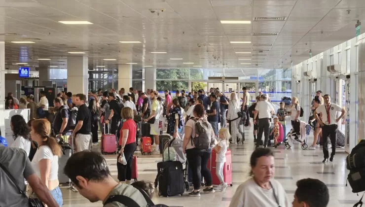 Antalya Havalimanı’nda arife rekoru: Dakikada 1 uçak