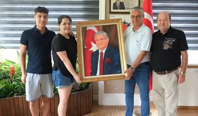 Başkan Topaloğlu’na yağlı boya tablo hediye edildi