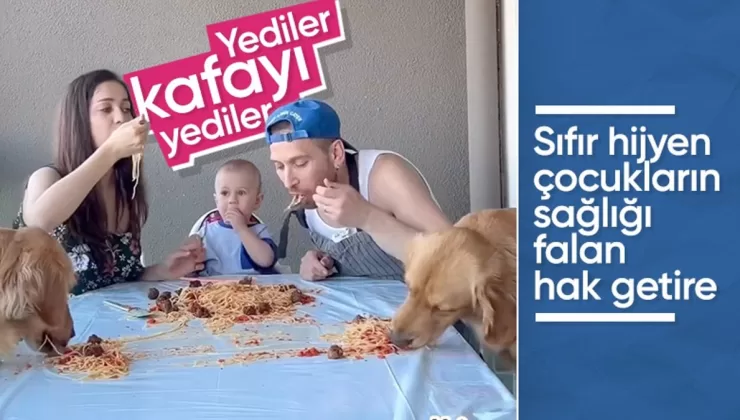 Köpekleriyle birlikte tabak kullanmadan yemek yediler