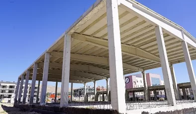 Selçuklu Belediyesi tarafından Konya Spor Lisesi’ne kazandırılacak olan ve Konyasporlu futbolcu merhum Ahmet Çalık’ın isminin yaşatılacağı kapalı spor salonunun yapımı devam ediyor