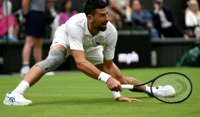 Wimbledon’da Swiatek ve Djokovic, üçüncü çeşide yükseldi