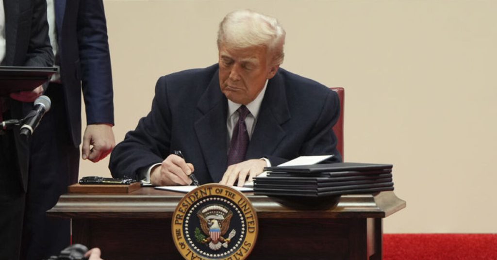 abd baskani trump gorevinin ilk gununde cok sayida kararname imzaladi dis haberler